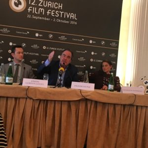 Pressekonferenz mit Oliver Stone, Joseph Gordon-Levitt und Shailene Woodley