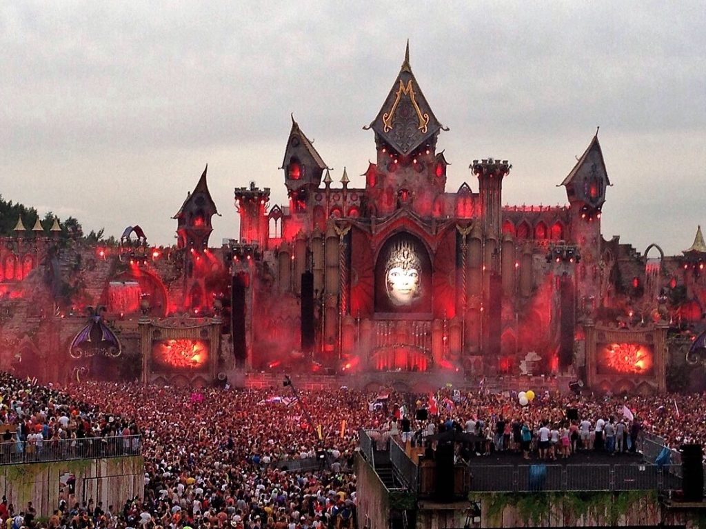 Bild von der Mainstage am Tomorrowland Festival 2015