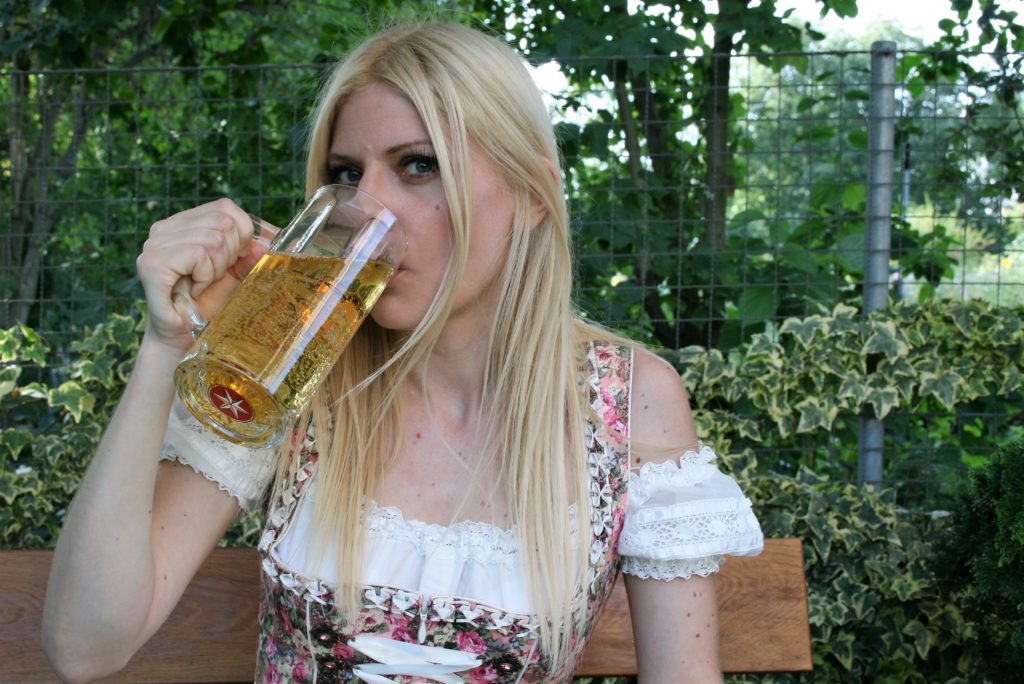 Bild von Daphne Oktoberfest im Kürger Dirndl Modell 41425