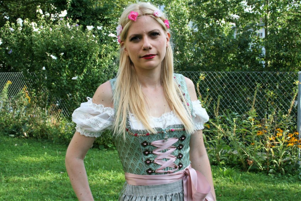 Bild von Daphne Oktoberfest im Kürger Dirndl Modell 44577