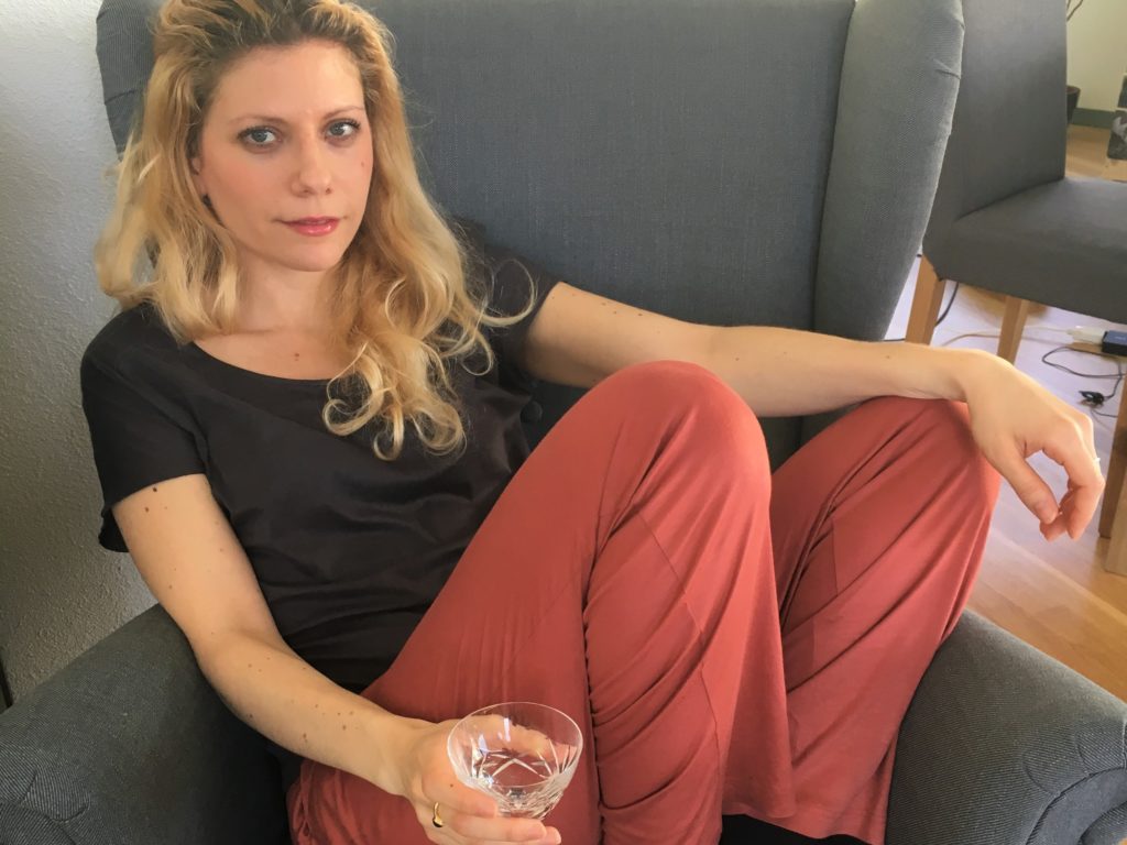 Bild von Daphne Chaimovitz sich in seinen Kleidern wohlfühlen