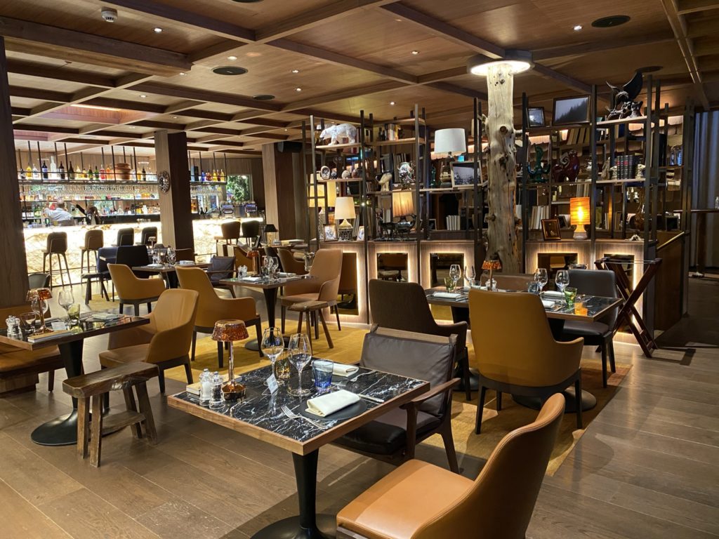 Bild des Restaurants Schweizerhof Kitchen im Hotelzimmer im Hotel Schweizerhof Zermatt