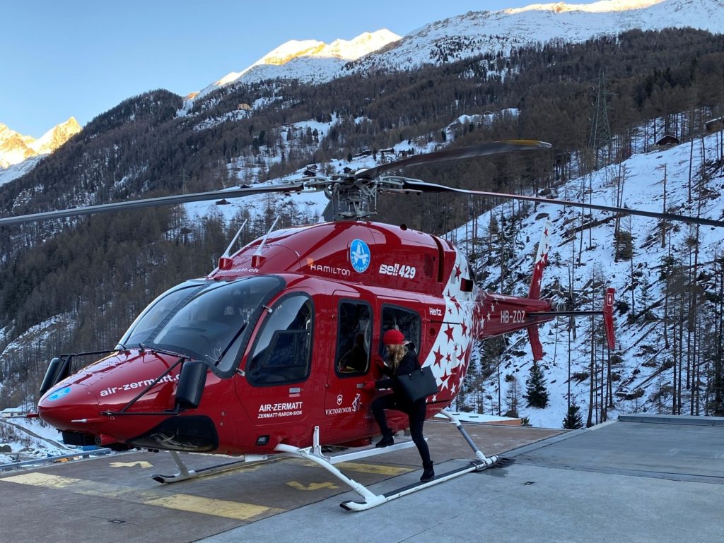 Bild von Daphne Chaimovitz mit dem Helikopter der Air Zermatt