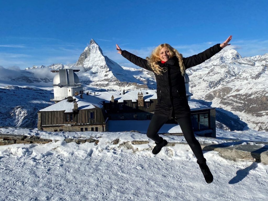Bild von Daphne Chaimovitz vor dem Matterhorn auf dem Gornergrat