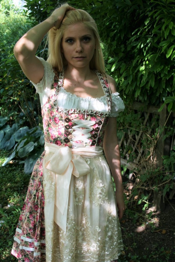 Bild von Daphne Oktoberfest im Kürger Dirndl Modell 41425