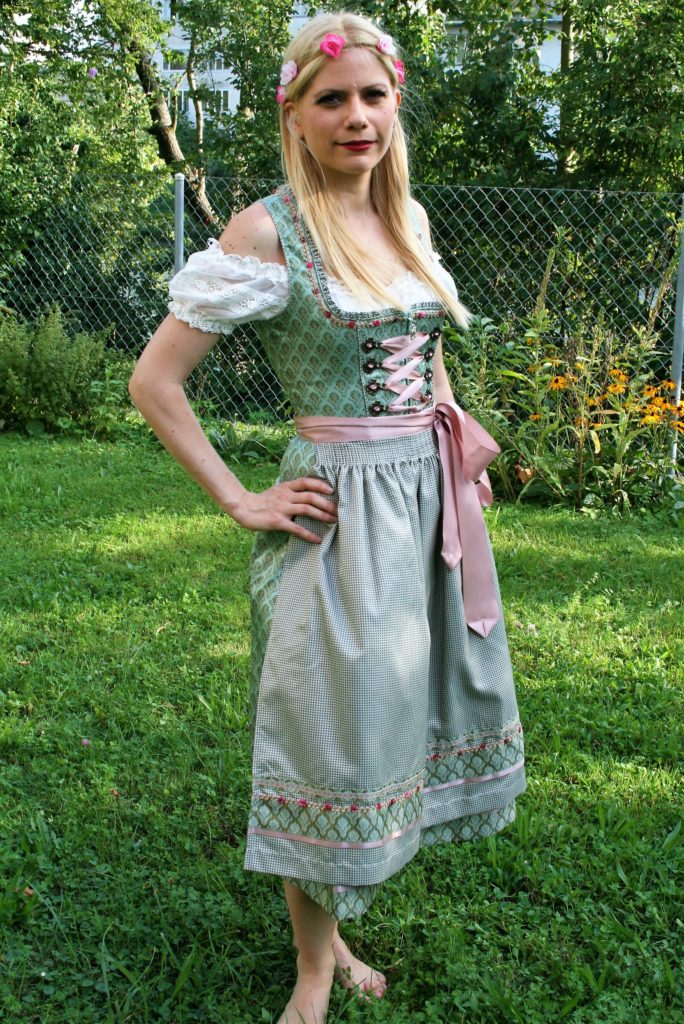Bild von Daphne Oktoberfest im Kürger Dirndl Modell 44577