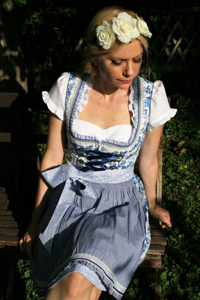 Bild von Daphne Oktoberfest im Kürger Dirndl Modell 44735