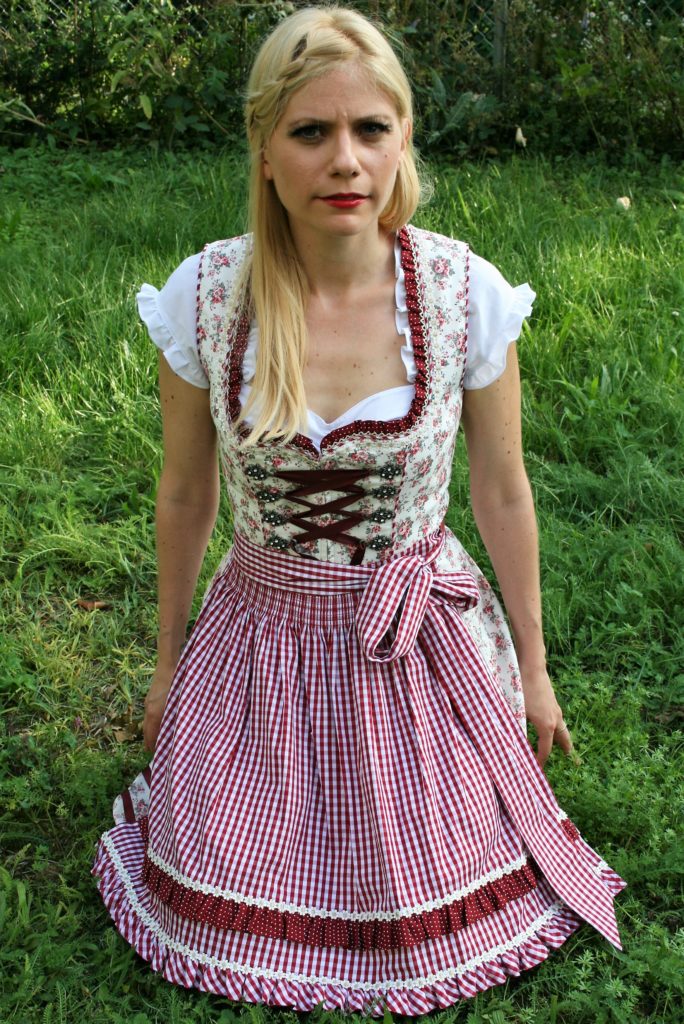 Bild von Daphne Oktoberfest im Kürger Dirndl Modell 42835