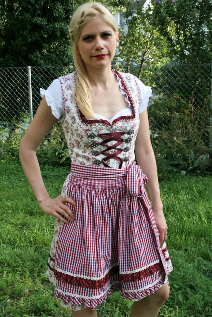 Bild von Daphne Oktoberfest im Kürger Dirndl Modell 42835