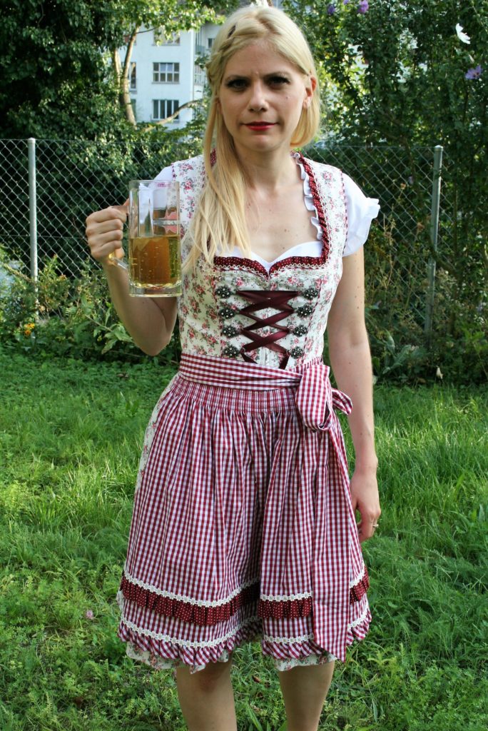 Bild von Daphne Oktoberfest im Kürger Dirndl Modell 42835
