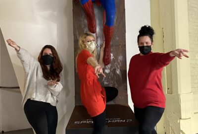 Bild von Silvi, Daphne Chaimovitz und Lori Bild ds Punktestandes beim Bowling im blue Cinema Maxx Winterthur