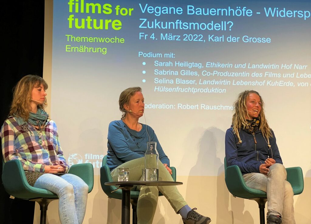 Bild der Gäste Selina Blaser, Sarah Heiligtag und Sabrina Gilles des Umweltfestivals films for future