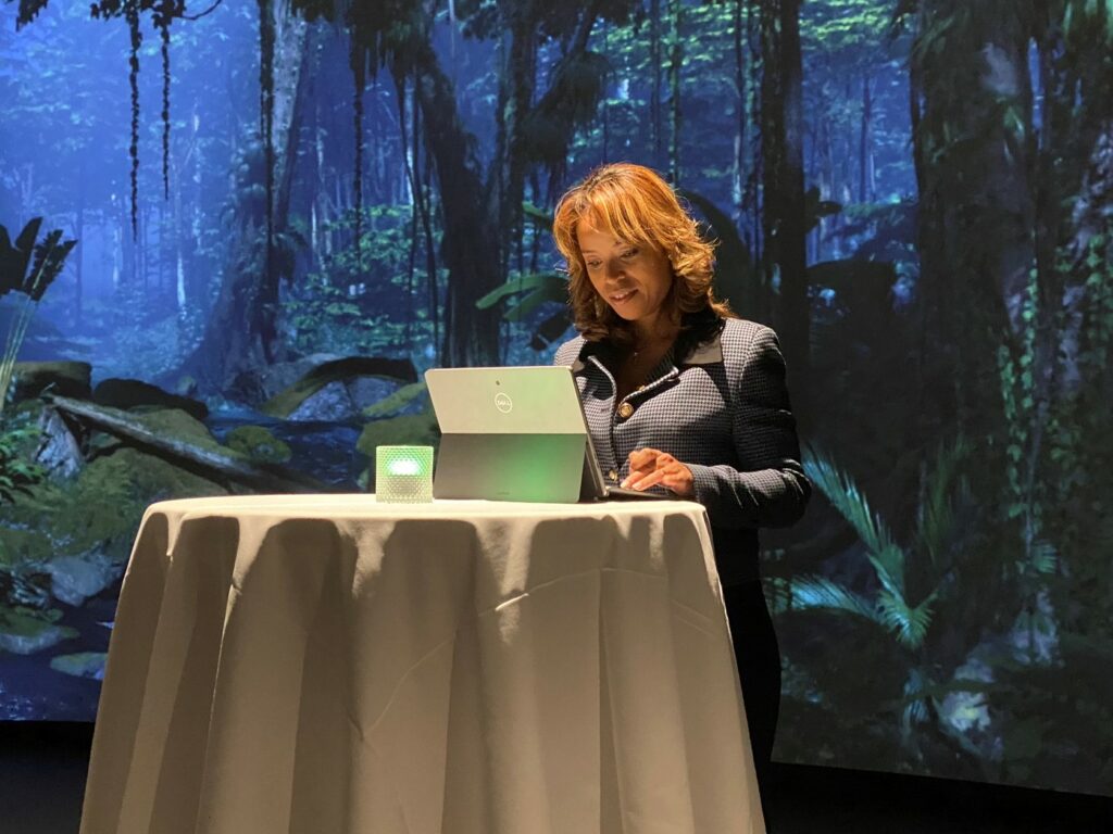 Bild von Marie-Orléa Vina, Umweltministerin von Madagaskar im Zoo Zürich