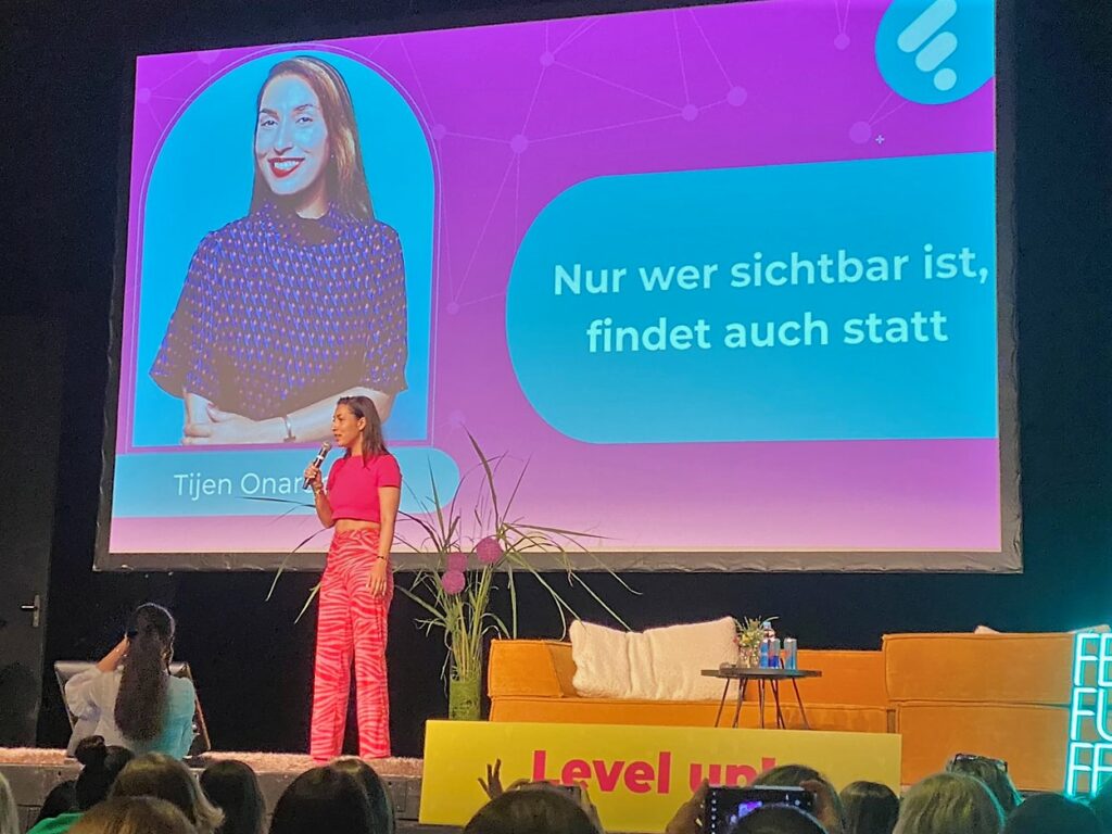 Bild von Tijen Onaran am Female Future Festival in Zürich