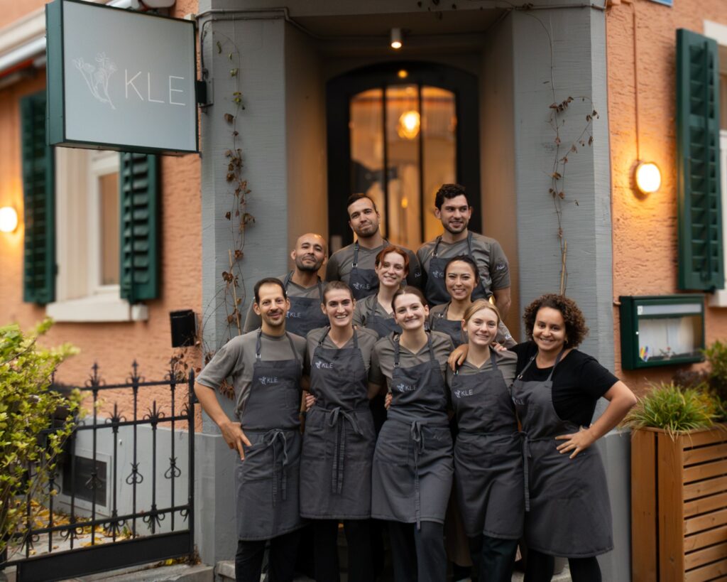 Bild von Zizi Hattab und ihrem Team