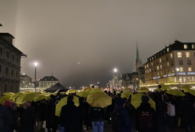 Bild von der Kundgebung mit Überlebenden