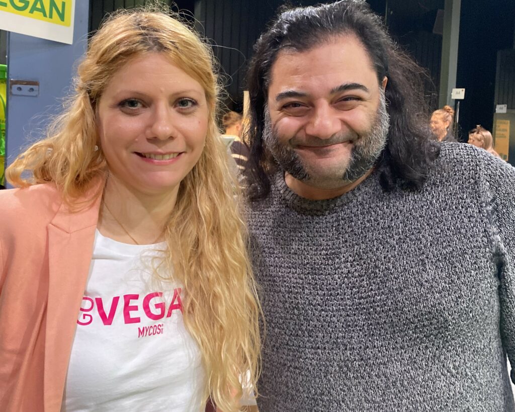 Bild von Daphne Chaimovitz und Patrik Baboumian an der VeggieWorld 2024
