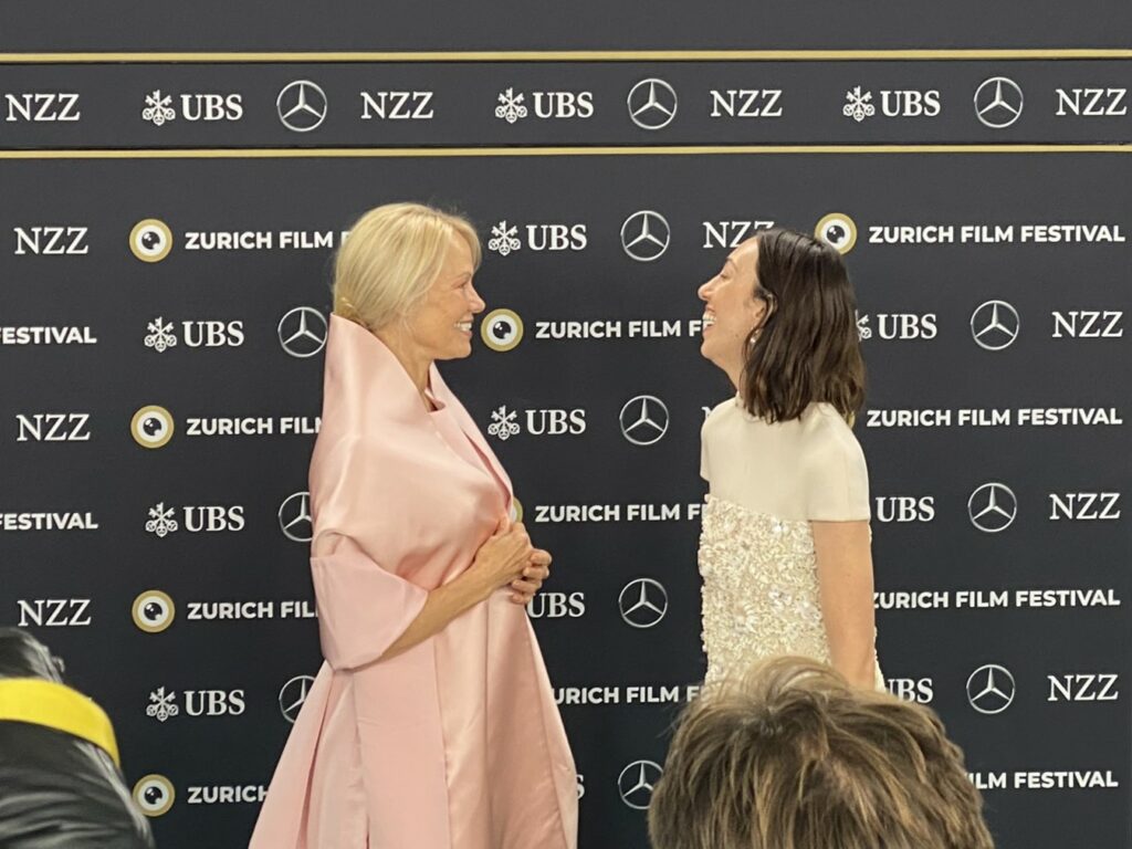 Bild von Pamela Anderson und Gia Coppolaa