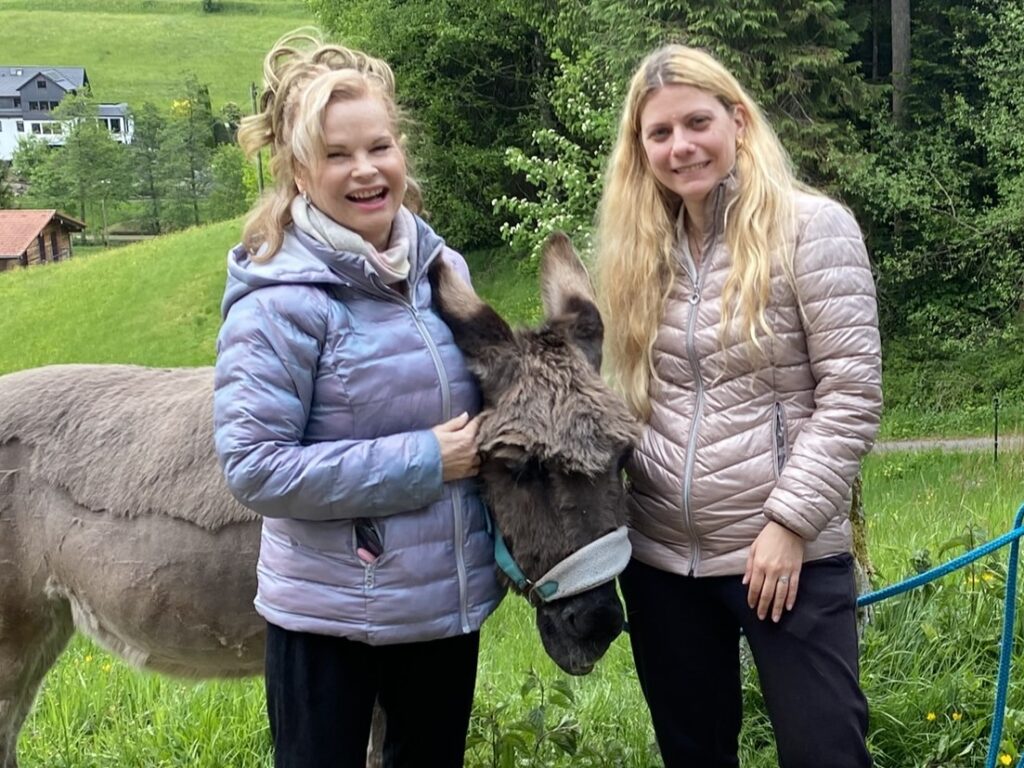 Bild von Amelia Kinkade und Daphne Chaimovitz