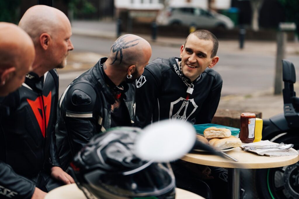 Bild aus dem Film «Pillion»