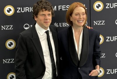 Bild von Julianne Moore und Jesse Eisenberg