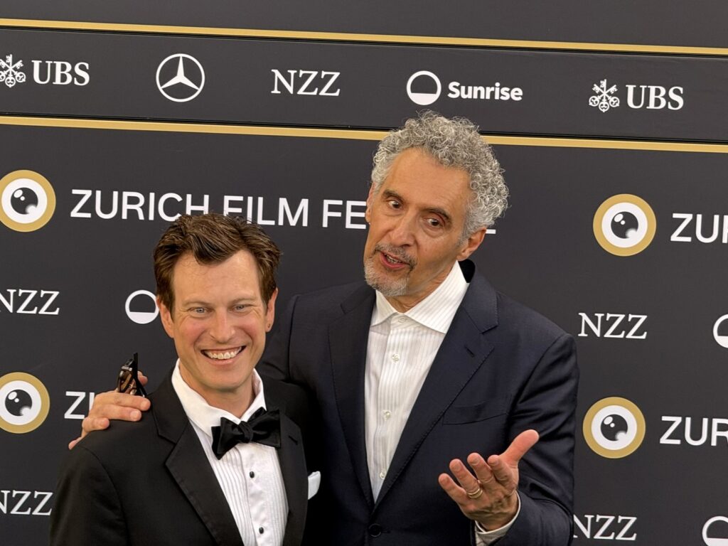 Bild von John Turturro und Noah Segan 